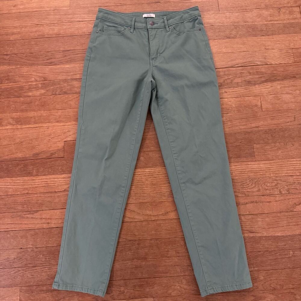 Croft & Barrow women's light blue straight leg chino pants size 8
 b65